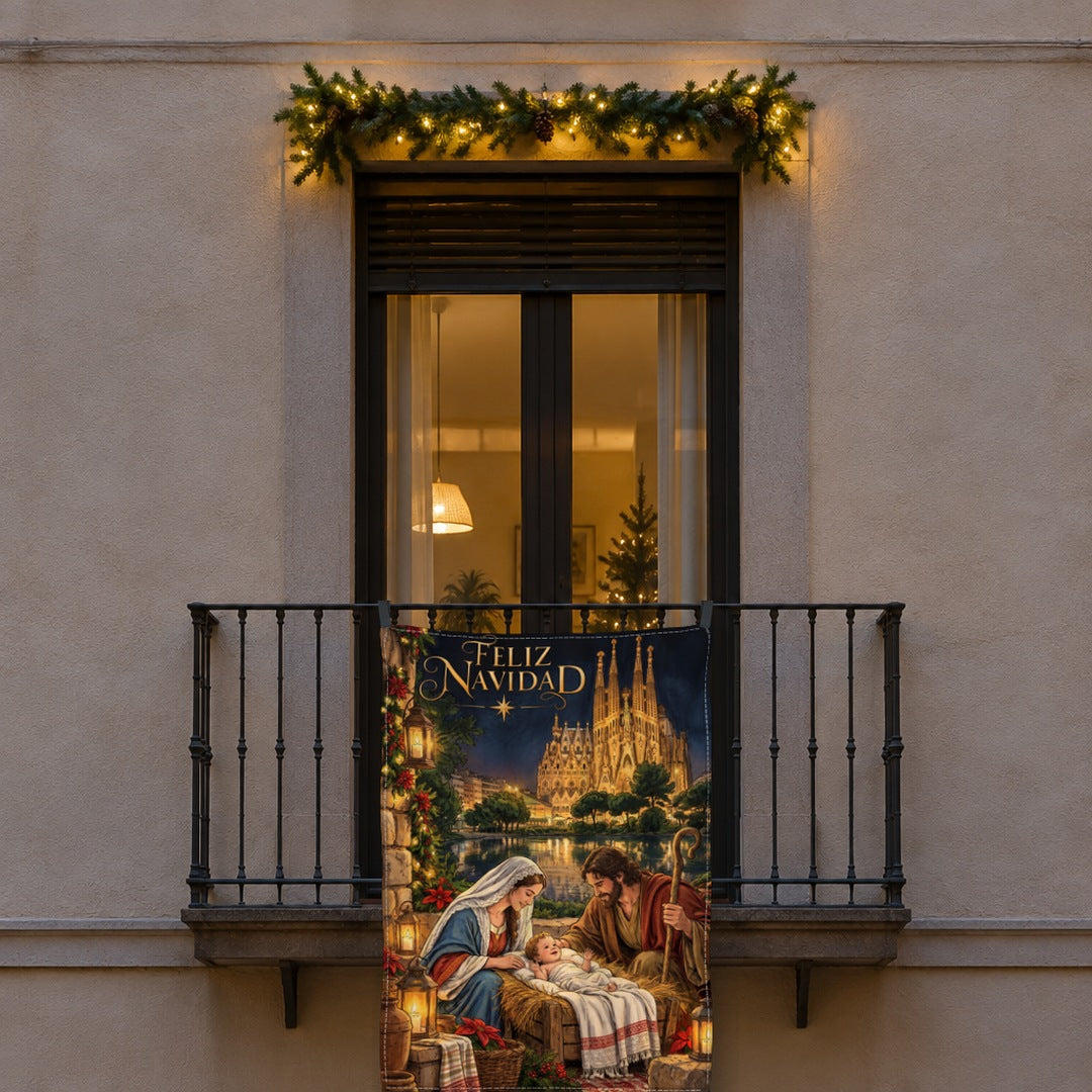 Balconera de Navidad Barcelona Sagrada Familia ilustrada colgada en una ventana | Banderas Porras
