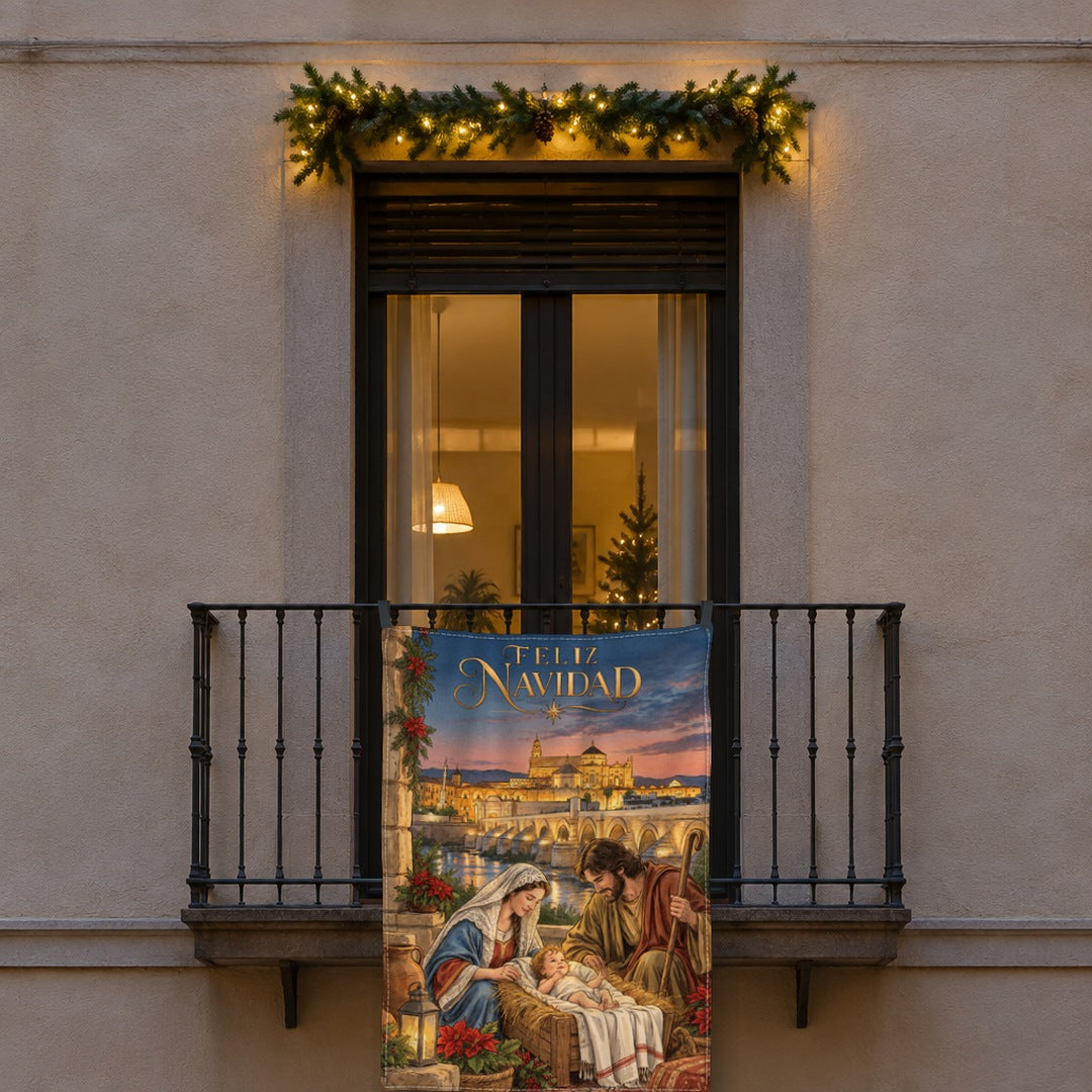 Balconera de Navidad Córdoba modelo COR2 (ilustrada) colgada en una ventana | Banderas Porras