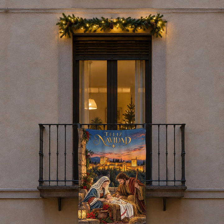 Balconera de Navidad Granada modelo GRA2 (ilustrada) colgada en una ventana | Banderas Porras