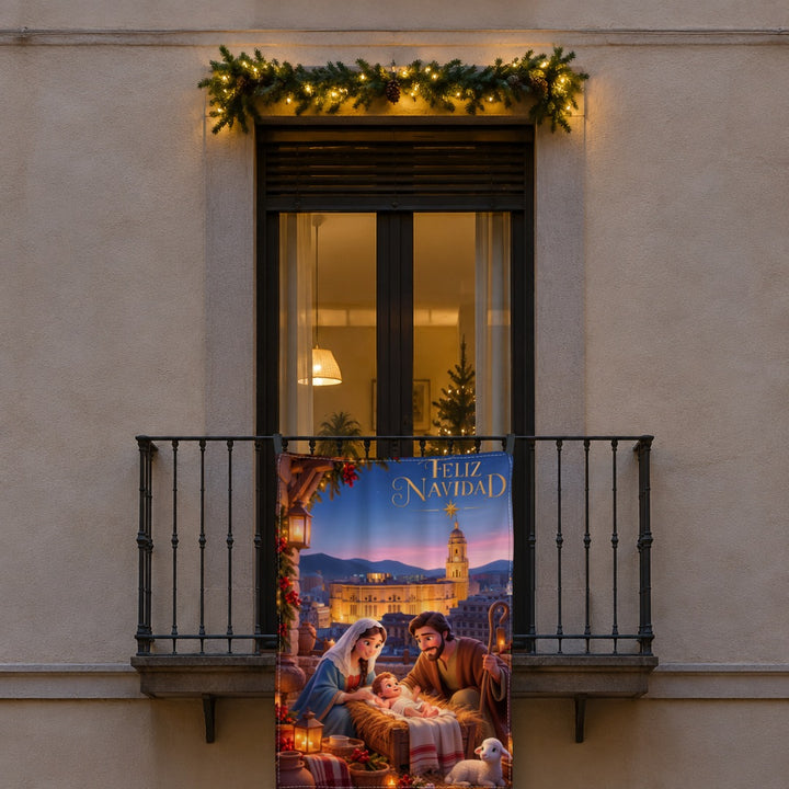 Balconera de Navidad Málaga modelo MAL2 (infantil) colgada en una ventana | Banderas Porras