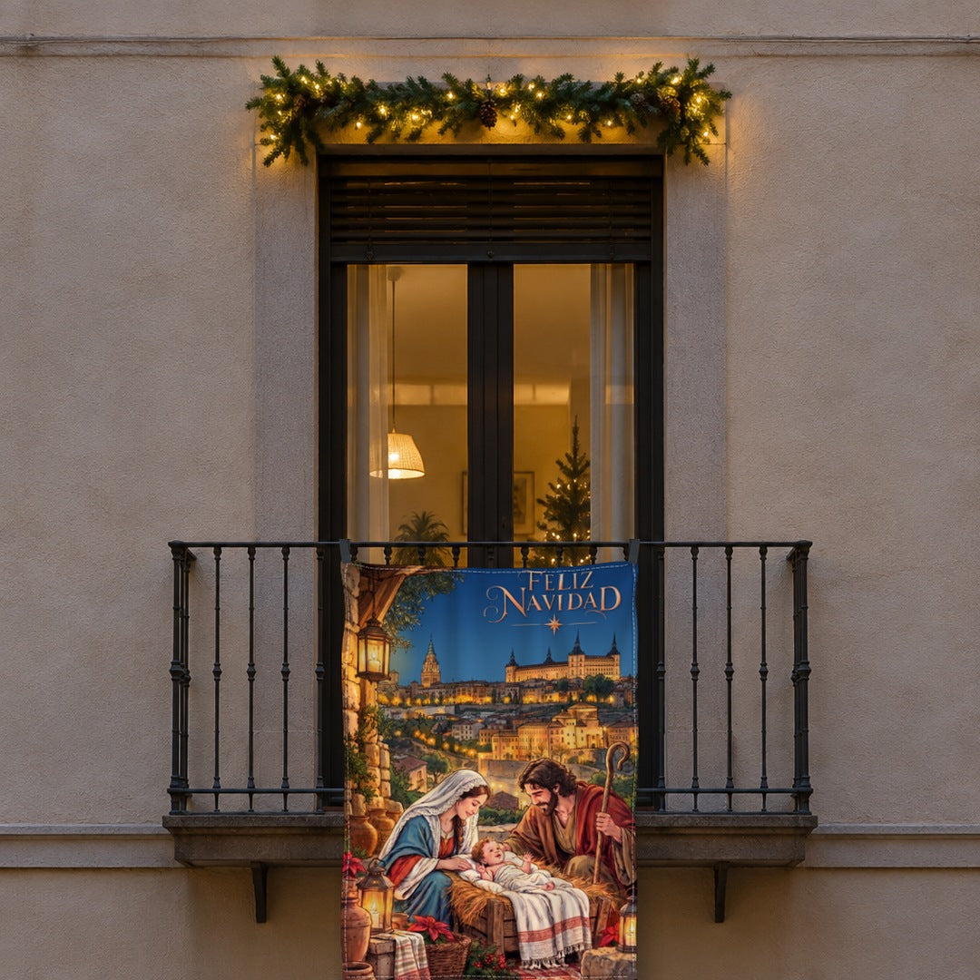 Balconera de Navidad Toledo modelo TOL2 (ilustrada) colgada en una ventana | Banderas Porras