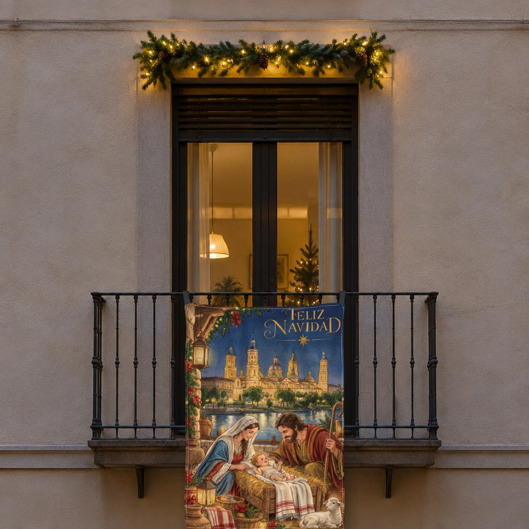 Balconera de Navidad Zaragoza modelo ZAR2 (ilustrada) colgada en una ventana | Banderas Porras