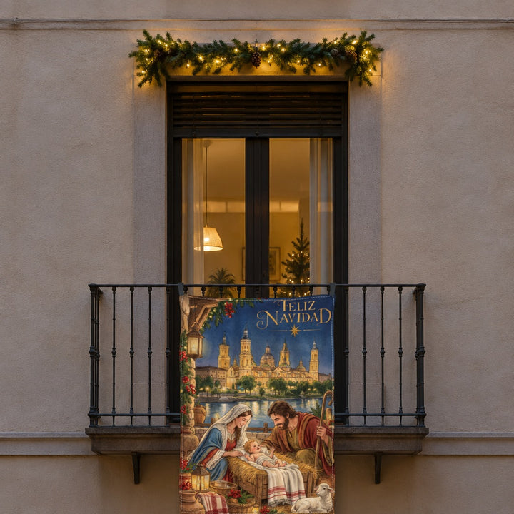Balconera de Navidad Zaragoza modelo ZAR2 (ilustrada) colgada en una ventana | Banderas Porras